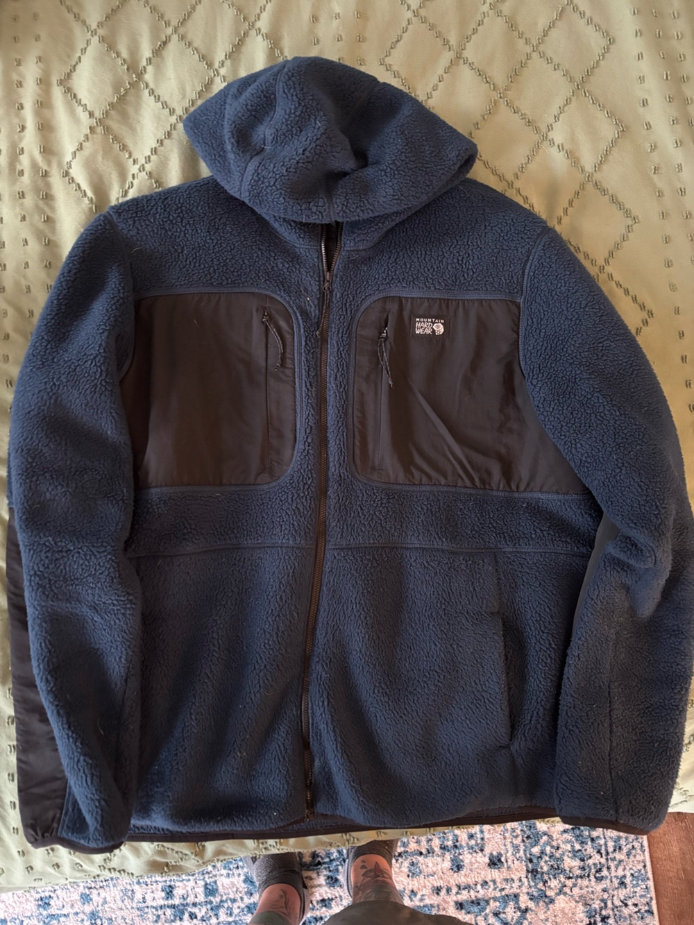 Mountain Hardwear Men’s Navy Blue Sherpa Jacket with Black Pockets